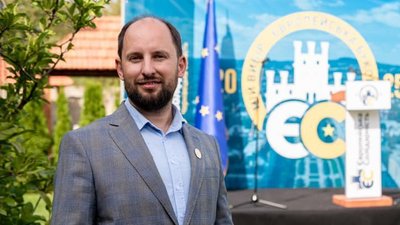 200 тисяч зарплатні, автівка та будинок: що задекларував секретар виконкому в Чернівцях