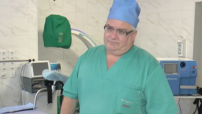 "Робота така, що треба вчитися постійно": понад 30 років працює лікарем Петро Федорина із Полтави "Робота така, що треба вчитися постійно": понад 30 років працює лікарем Петро Федорина із Полтави
