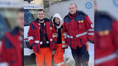 Зупинилося серце уві сні: як бригада швидкої разом з родичами врятували чоловіка