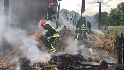 Бавилися з вогнем: на Черкащині згоріла господарча будівля