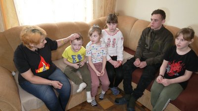 Бабуся стала опікуном своїх 5 онуків: історія жінки зі Слов'янська Бабуся стала опікуном своїх 5 онуків: історія жінки зі Слов'янська