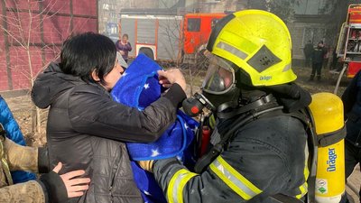 У Кривому Розі сталася пожежа у багатоповерхівці: врятували шістьох людей, з них троє – діти У Кривому Розі сталася пожежа у багатоповерхівці: врятували шістьох людей, з них троє – діти