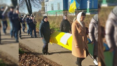 На Чернігівщині попрощалися з двома загиблими бійцями На Чернігівщині попрощалися з двома загиблими бійцями