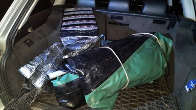 Двом контрабандистам на Волині вручили повістки у військову частину Двом контрабандистам на Волині вручили повістки у військову частину