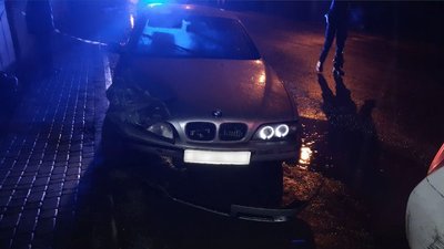 На Івано-Франківщині водій в’їхав у три поліцейських автомобілі На Івано-Франківщині водій в’їхав у три поліцейських автомобілі