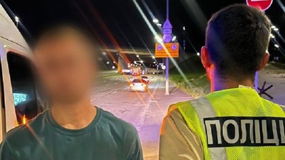 пограбував військову