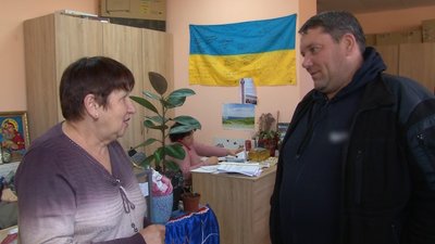 Теплі речі та сітки військовим збирають волонтерки черкаського комітету Теплі речі та сітки військовим збирають волонтерки черкаського комітету