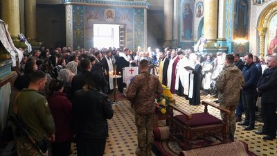 У місті на Волині поховали загиблого військового льотчика ЗСУ У місті на Волині поховали загиблого військового льотчика ЗСУ