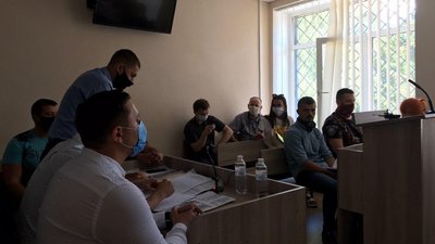 Судове засідання щодо нанесення тілесних ушкоджень двом полтавцям під час акції протесту біля газетного ряду Судове засідання щодо нанесення тілесних ушкоджень двом полтавцям під час акції протесту біля газетного ряду