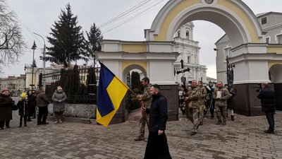 У Луцьку попрощалися з 42-річнийм військовим Олександром Кравченком У Луцьку попрощалися з 42-річнийм військовим Олександром Кравченком