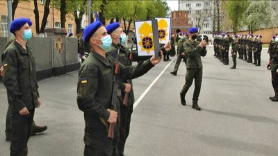 У Вінниці 45 нацгвардійців склали присягу на вірність українському народу У Вінниці 45 нацгвардійців склали присягу на вірність українському народу