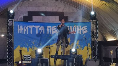 “Життя переможе”. У Дніпрі провели безкоштовний концерт у метрополітені “Життя переможе”. У Дніпрі провели безкоштовний концерт у метрополітені