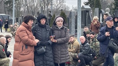 "Ми пам'ятатимемо, відплата буде". У Харкові попрощалися з бойовою медикинею Владиславою Черних "Ми пам'ятатимемо, відплата буде". У Харкові попрощалися з бойовою медикинею Владиславою Черних