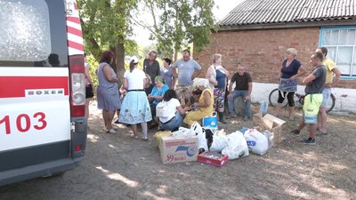 Обгорілі підошви і дзвінки шахраїв: волонтерка про атмосферу у згорілому селі на Харківщині Обгорілі підошви і дзвінки шахраїв: волонтерка про атмосферу у згорілому селі на Харківщині