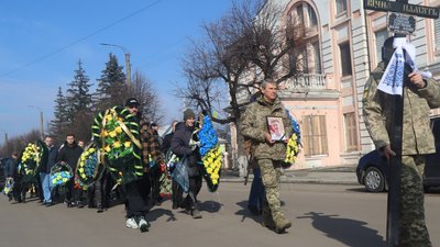 У Охтирці провели в останню путь молодшого лейтенанта Станіслава Сухоноса У Охтирці провели в останню путь молодшого лейтенанта Станіслава Сухоноса