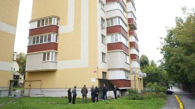 Комісія біля одного з укриттів Вінниці