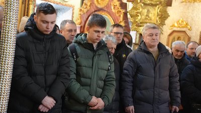 У Сумах поховали військовослужбовці та колишнього рефері Віктора Лупача У Сумах поховали військовослужбовці та колишнього рефері Віктора Лупача