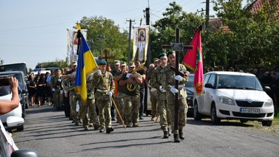 На Закарпатті попрощалися із полеглим на війні прикордонником Василем Сідуном На Закарпатті попрощалися із полеглим на війні прикордонником Василем Сідуном