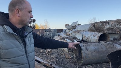 У бронежилетах та касках: як на Харківщині аграрії збирають врожай