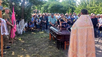 У Северинівці попрощалися із загиблим Валентином Янченком У Северинівці попрощалися із загиблим Валентином Янченком