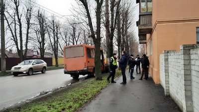 У Кропивницькому маршрутка в'їхала у стовп. Водій помер У Кропивницькому маршрутка в'їхала у стовп. Водій помер