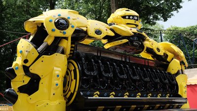 Середній вік атракціонів у чернівецькому парку — понад 20 років. Як їх перевіряють на безпечність Середній вік атракціонів у чернівецькому парку — понад 20 років. Як їх перевіряють на безпечність