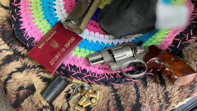 На КПВВ "Каланчак" у жителя Житомирщини прикордонники виявили пістолет та набої