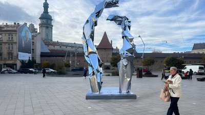 Скульптура українського художника Михайла Деяка