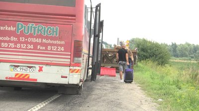 На дорозі Львів-Луцьк поблизу села Гайок завершують будувати тимчасовий міст На дорозі Львів-Луцьк поблизу села Гайок завершують будувати тимчасовий міст