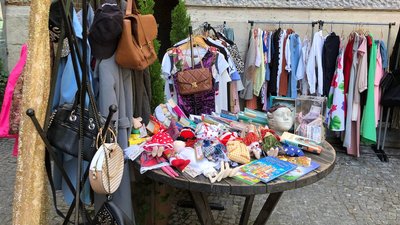 Благодійний розпродаж Благодійний розпродаж