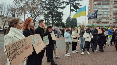 Діліть бюджет так, ніби на нулі ваші рідні". У Черкасах відбувся пікет під міськрадою Діліть бюджет так, ніби на нулі ваші рідні". У Черкасах відбувся пікет під міськрадою