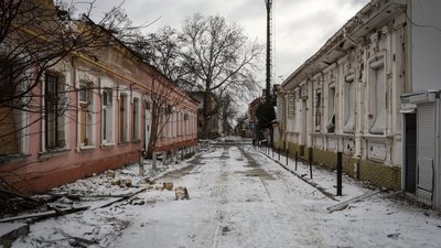 Херсон, обстріли, люди, вулиця, атаки РФ, російські обстріли