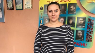В ліцеї у Житомирі прихистили бездомну кішку, яка під час повітряних тривог спускалася з дітьми у сховище В ліцеї у Житомирі прихистили бездомну кішку, яка під час повітряних тривог спускалася з дітьми у сховище