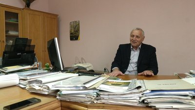 Заступник директора Українського науково-дослідного інституту гірського лісівництва імені Пастернака Володимир Коржов розповів про ремонт дороги за майже 30,6 млн грн Заступник директора Українського науково-дослідного інституту гірського лісівництва імені Пастернака Володимир Коржов розповів про ремонт дороги за майже 30,6 млн грн