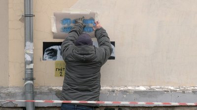 Вуличний художник із Франції залишив малюнки в Чернігові Вуличний художник із Франції залишив малюнки в Чернігові