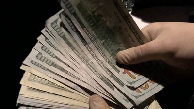 У Києві затримали трьох поліцейських Дніпропетровщини за вимагання неправомірної вигоди У Києві затримали трьох поліцейських Дніпропетровщини за вимагання неправомірної вигоди