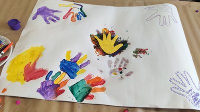 Тернопільська психологиня поводить заняття з арттерапії для дітей переселенців Тернопільська психологиня поводить заняття з арттерапії для дітей переселенців