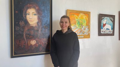 "Щастя на полотні" - херсонська художниця на виставці презентувала своє бачення щастя "Щастя на полотні" - херсонська художниця на виставці презентувала своє бачення щастя