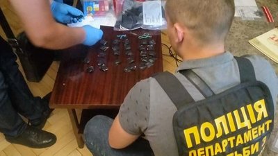Поліцейські затримали тернополянку та її чоловіка за продаж наркотиків