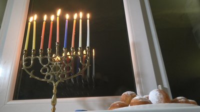 Палять свічки і грають у Дрейдл, – черкаські євреї відзначають Хануку Палять свічки і грають у Дрейдл, – черкаські євреї відзначають Хануку