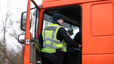 Через перевантаженість лінії "102" поліція Києва опублікувала додаткові телефони для звернень