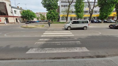 На центральному проспекті Луцька облаштовують острівки безпеки: де саме На центральному проспекті Луцька облаштовують острівки безпеки: де саме
