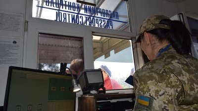 На Закарпатті за добу двоє чоловіків хотіли виїхати за кордон за підробленими документами