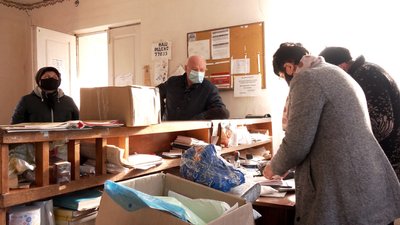 60 кілометрів бездоріжжям. Як працюють мобільні бригади Укрпошти в гірських селах Франківщини 60 кілометрів бездоріжжям. Як працюють мобільні бригади Укрпошти в гірських селах Франківщини