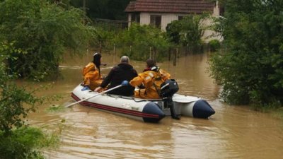 Повінь на західній Україні знищує дороги, мости і будинки, є загиблі. Що відбувається у регіоні Повінь на західній Україні знищує дороги, мости і будинки, є загиблі. Що відбувається у регіоні