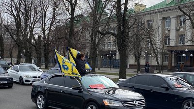 "Не мовчи. Полон вбиває". Рідні військовополонених у Черкасах організували автопробіг "Не мовчи. Полон вбиває". Рідні військовополонених у Черкасах організували автопробіг