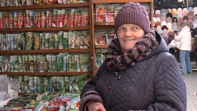 Продаж насіння на ринку у Луцьку