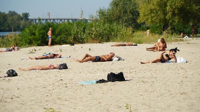 На Дніпропетровщині, за температурними показниками, триває літо. Якими будуть подальша осінь та зима