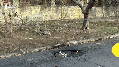 Місце розриву російського снаряду на Херсонщині