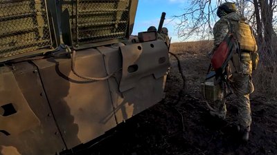 Прикордонна аеророзвідка знищує росіян та їхню техніку на Луганщині Прикордонна аеророзвідка знищує росіян та їхню техніку на Луганщині